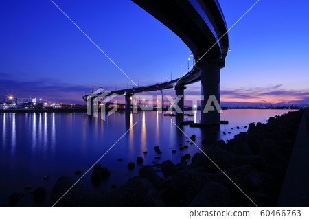 Night view of S-curve running through Yokkaichi factory group Night view of S-curve running through Yokkaichi factory group 60466763