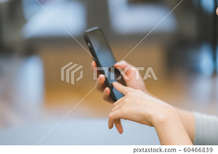 30年代女性智能手機亂七八糟 60466839