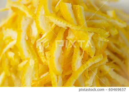 柚子（shiko，學名：Citrus junos）切碎的果皮（椰子果醬和椰子茶的原料） 60469637