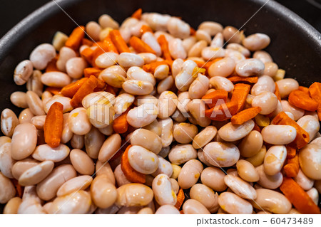 Carrots, garlic and beans in a pan before cooking. Close veiw 60473489