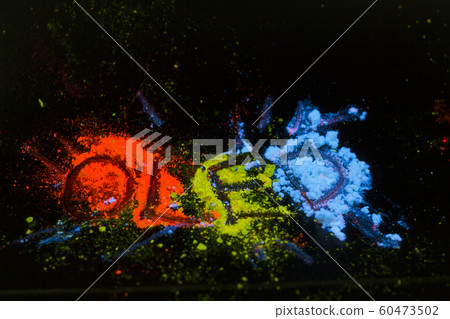 Luminescent organic materials in the form of a 60473502