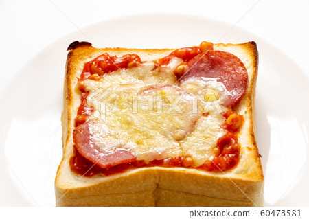 Pizza toast (white plate, white background). Easy breakfast image just by placing and baking. 60473581