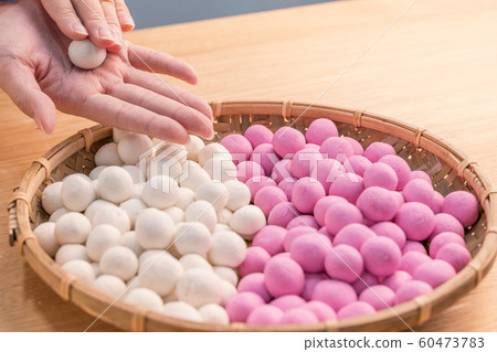 湯圓 冬至 元宵 元宵節 紅白 女性 製作 Making Tang yuan タンユエン 団子 60473783