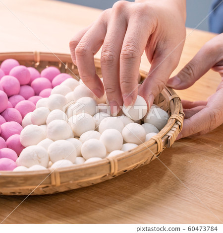 湯圓 冬至 元宵 元宵節 紅白 女性 製作 Making Tang yuan タンユエン 団子 60473784