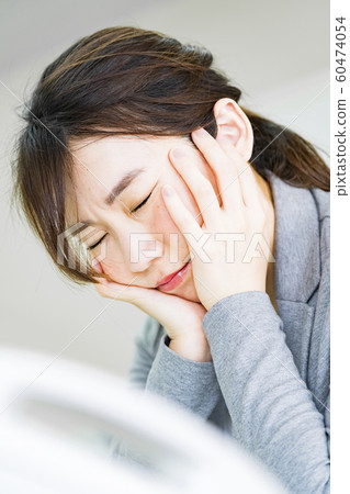 一個健康狀況不佳的女人 一個健康狀況不佳的女人 60474054