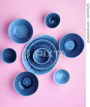 Blue, grey andbeige dinnerware 60474139