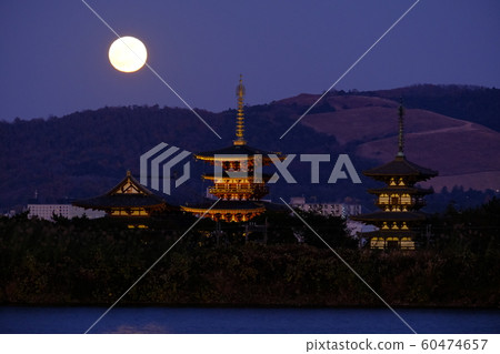 藥師寺的滿月和傍晚景色(奈良市西京橋) 藥師寺的滿月和傍晚景色(奈良市西京橋) 60474657