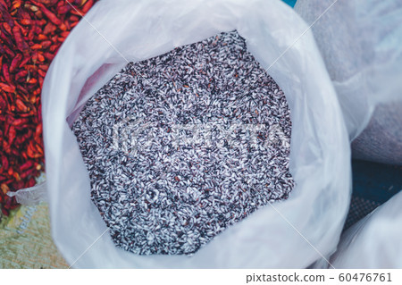 Many kinds of rice seeds in the bag at the market 60476761