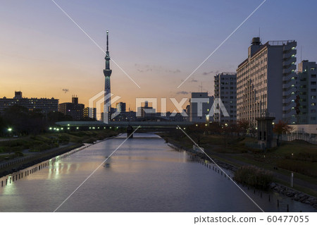 東京晴空塔和老中川的日落天際線 東京晴空塔和老中川的日落天際線 60477055