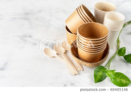 Paper and bamboo cups, bag and wooden cutlery 60485146