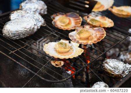 Grilled scallops with herbs and hot potatoes 60487220