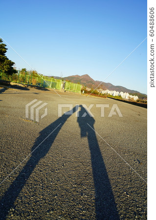 Kiss pictures with shadow 60488606