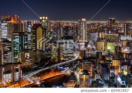 大阪,梅田和阪神高速公路的摩天大樓 大阪,梅田和阪神高速公路的摩天大樓 60491987