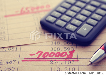 數字統計，計算器，書寫工具和赤字 60494842
