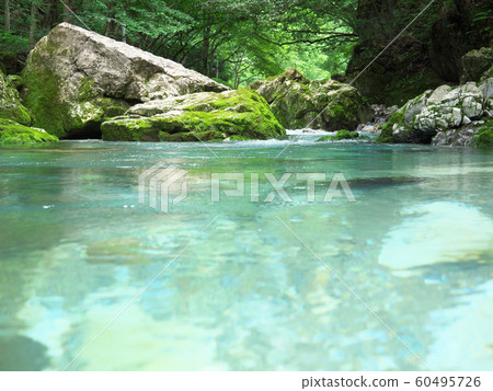 水流Maruhara河Shimizu Shi Gifu日本 水流Maruhara河Shimizu Shi Gifu日本 60495726