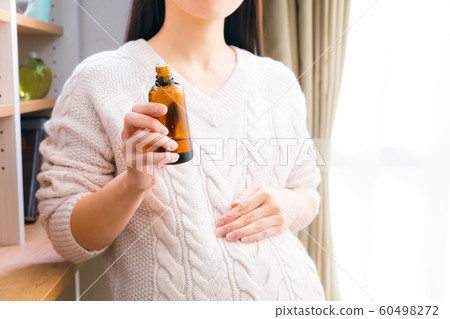 應用油的孕婦 60498272