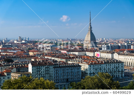 都靈城市景觀從蒙特卡布奇尼 60499029