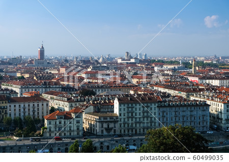 都靈城市景觀從蒙特卡布奇尼 60499035