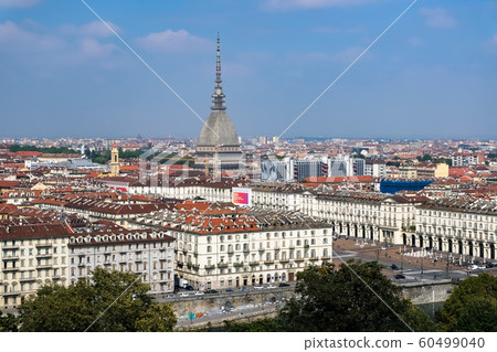 都靈城市景觀從蒙特卡布奇尼 60499040