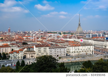 都靈城市景觀從蒙特卡布奇尼 60499046