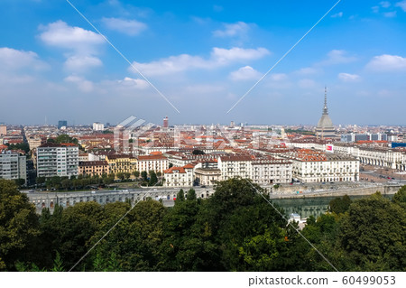 都靈城市景觀從蒙特卡布奇尼 60499053