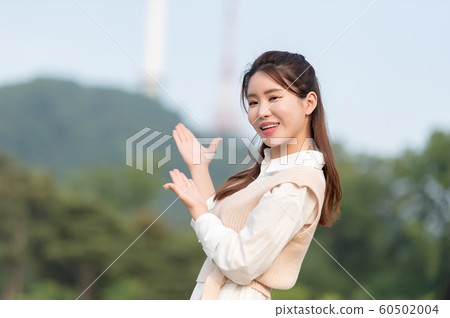 The look of a beautiful Korean woman, a park walk The look of a beautiful Korean woman, a park walk 60502004
