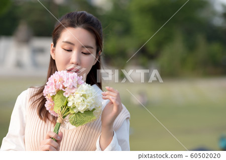The look of a beautiful Korean woman, a park walk The look of a beautiful Korean woman, a park walk 60502020