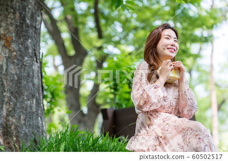 The look of a beautiful Korean woman, a park walk The look of a beautiful Korean woman, a park walk 60502517