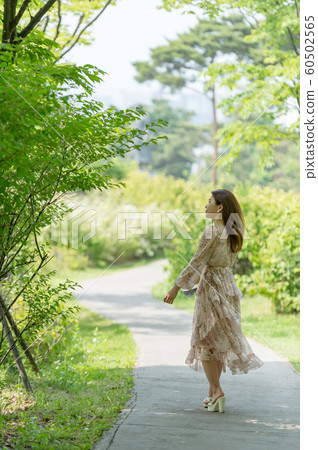 The look of a beautiful Korean woman, a park walk The look of a beautiful Korean woman, a park walk 60502565