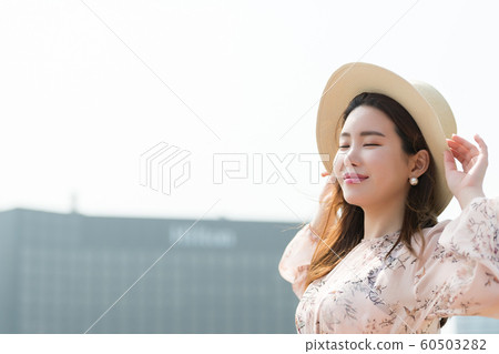 The look of a beautiful Korean woman, a park walk The look of a beautiful Korean woman, a park walk 60503282