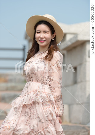 The look of a beautiful Korean woman, a park walk The look of a beautiful Korean woman, a park walk 60503326