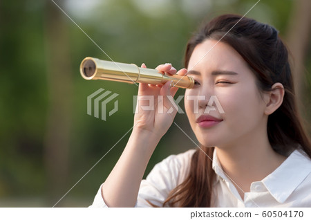 The look of a beautiful Korean woman, a park walk 60504170