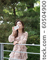 The look of a beautiful Korean woman, a park walk 60504900