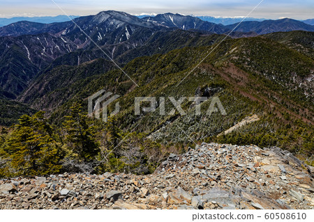 從山上可以看到奧貫秩主山脊線和南阿爾卑斯山和中阿爾卑斯山。 60508610