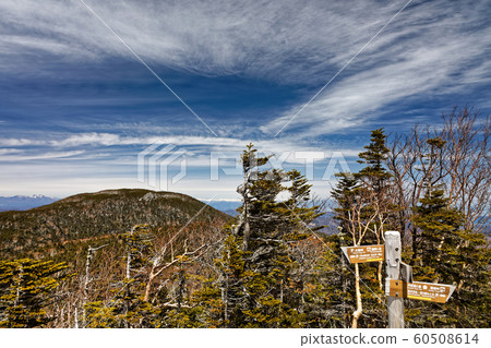 從山頂看到的三浦山和淺間山。 60508614