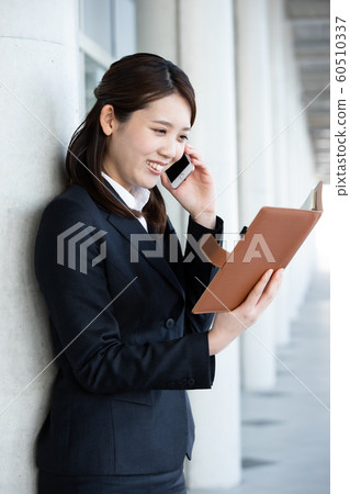 年輕女性上班族OL 年輕女性上班族OL 60510337