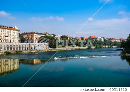 都靈寶河和城市景觀 60511510