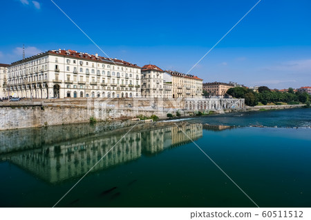 都靈寶河和城市景觀 60511512