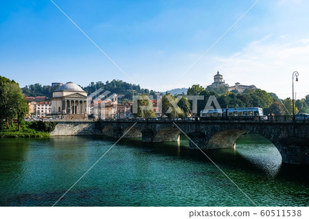 都靈波河和格蘭麥迪迪奧教堂 60511538