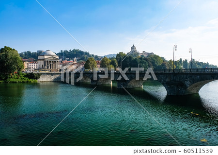 都靈波河和格蘭麥迪迪奧教堂 60511539