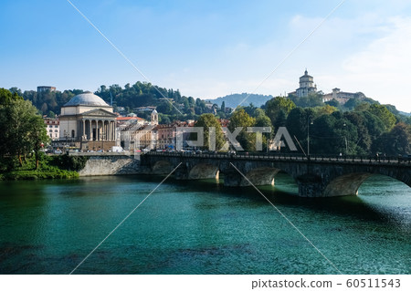 都靈波河和格蘭麥迪迪奧教堂 60511543