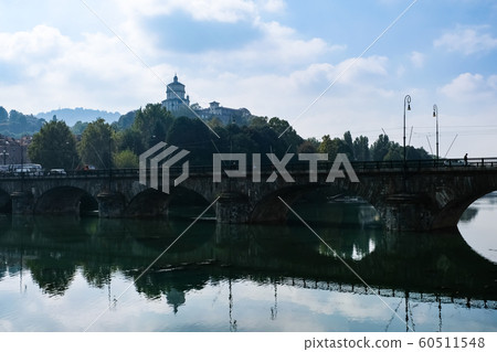 都靈寶河維托里奧·埃曼紐爾一世橋 都靈寶河維托里奧·埃曼紐爾一世橋 60511548