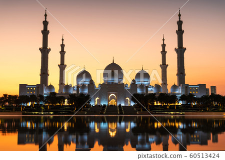Sheikh Zayed Grand Mosque reflected on the water Sheikh Zayed Grand Mosque reflected on the water 60513424