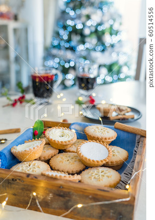 Nice warm cosy composition of traditional english 60514556