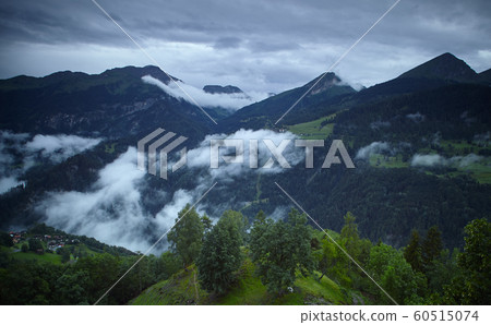 a beautiful view of the alpine village in the Swiss Alps 60515074