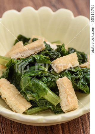 用小松和油炸豆腐煮 60515793
