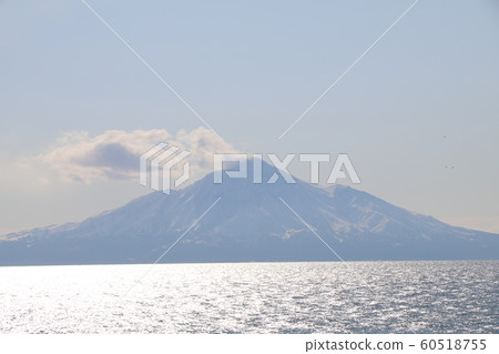 201904 Rishiri Island appears to be erupting 201904 Rishiri Island appears to be erupting 60518755
