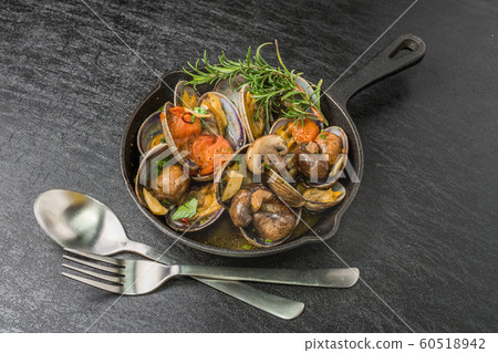 Asari garlic grilled talian using clams oil grilled 60518942