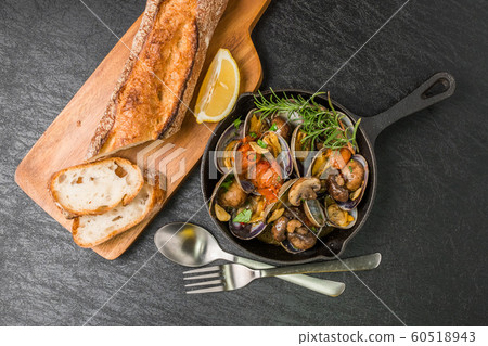 Asari garlic grilled talian using clams oil grilled 60518943