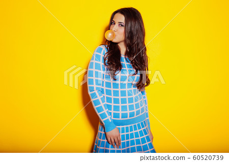 the girl with the kid tricked bubble 60520739
